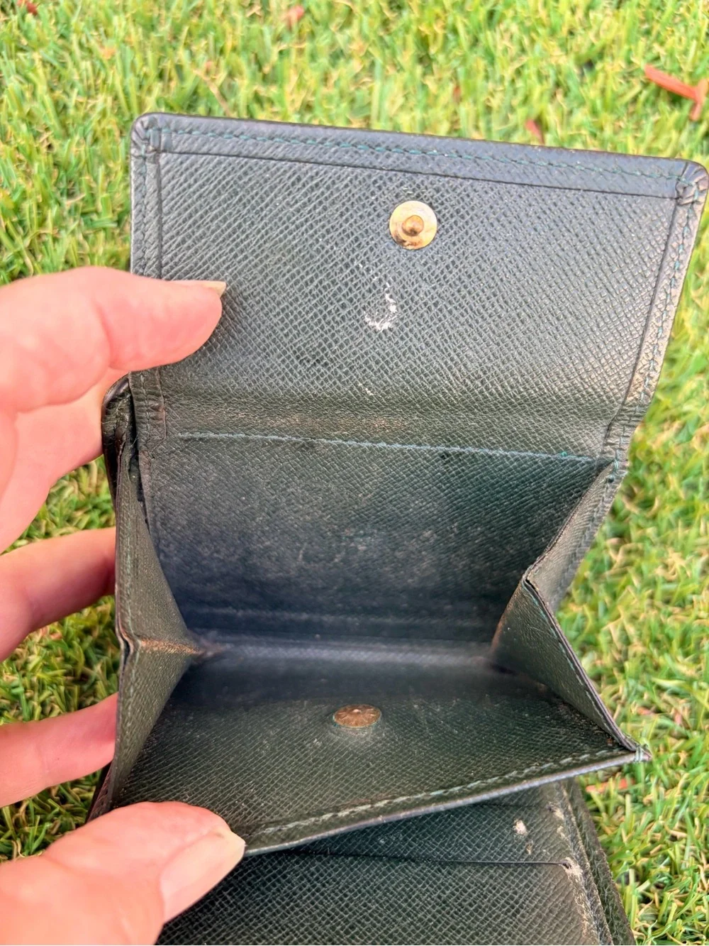 Louis Vuitton Men’s Taiga Leather Wallet Billfold France 2001 Datecode